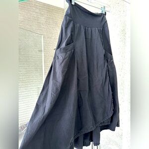 Beautiful black cotton skirt with pockets. Anthropologie. M